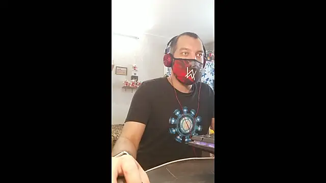 Show modela AnalChampionLovense777 na web-kameri