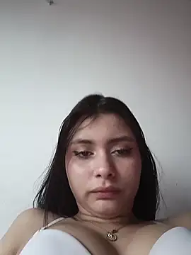 Isaa-bell élő XXX-chatje