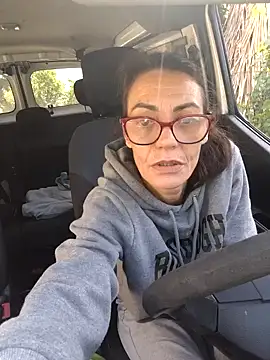 Eimikuro11's Live XXX Chat