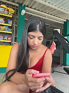 Isaa-Sweet's Live XXX Chat