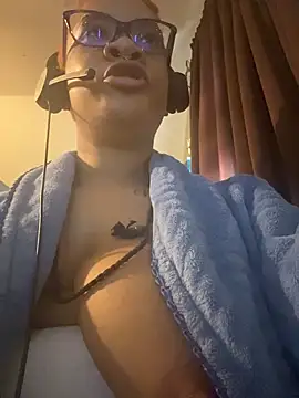 nickytheehawtie élő XXX-chatje