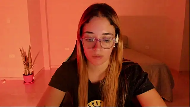 atenas_05_ Adlı Modelin Canlı XXX Sohbeti