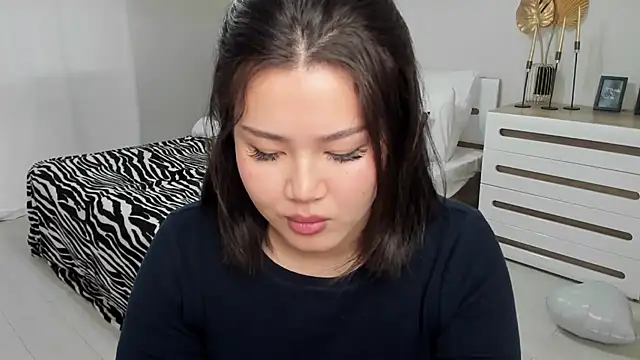 Brunette_Charm Adlı Modelin Canlı XXX Sohbeti