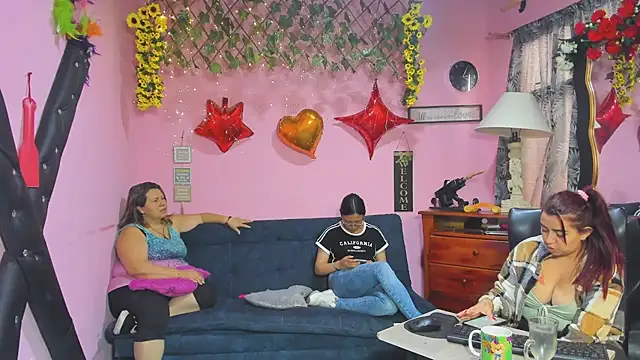 lesbiancuple Adlı Modelin Canlı XXX Sohbeti