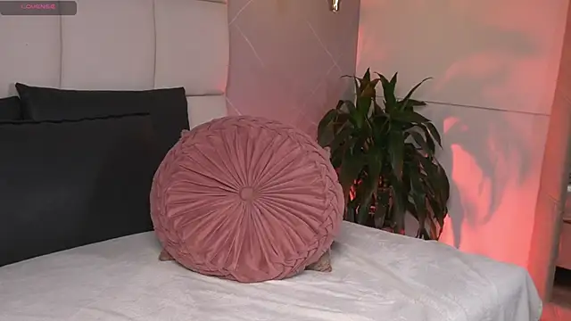 SaraMonroe1's Live XXX Chat