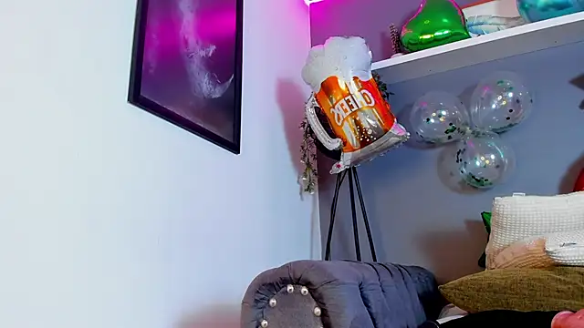 Chat +18 de Kira_Exe_ ao vivo