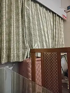 NakedMILFx Adlı Modelin Canlı XXX Sohbeti