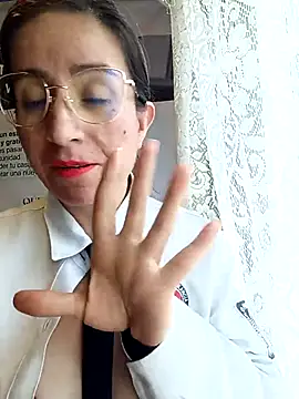 Valentina--1のライブXXXチャット