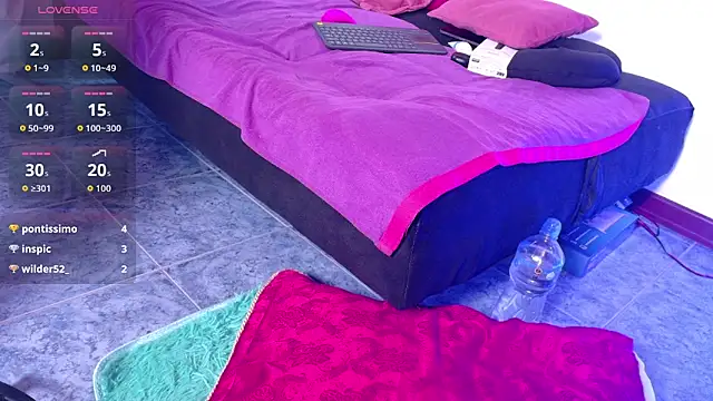 emiily_curly Live XXX Chat