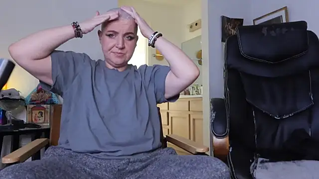 BellaBlueBBW's Webcam Show