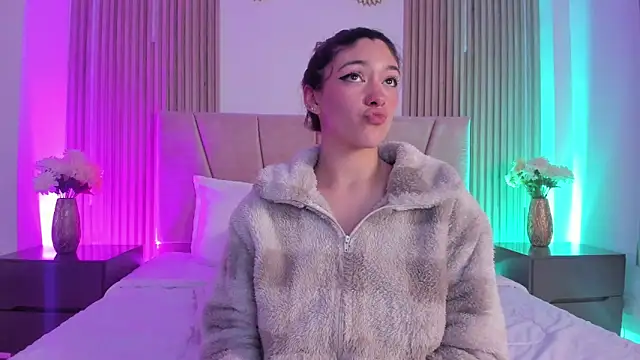 Victoria_Beaumont Adlı Modelin Canlı XXX Sohbeti