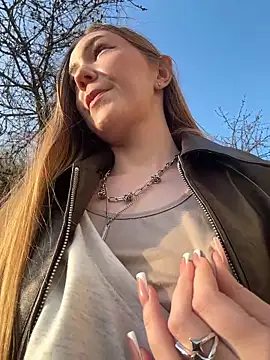 MilaMoone Chat XXX live