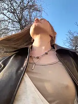 MilaMoone: απευθείας συνομιλία ΧΧΧ