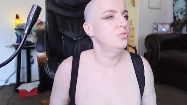 BellaBlueBBW's Webcam Show