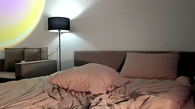 julie_qwerty's Live XXX Chat