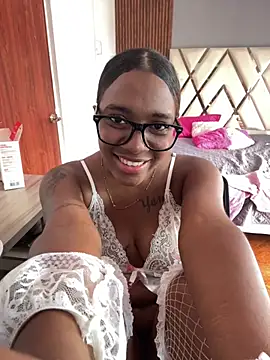 Emi_rousseのライブXXXチャット