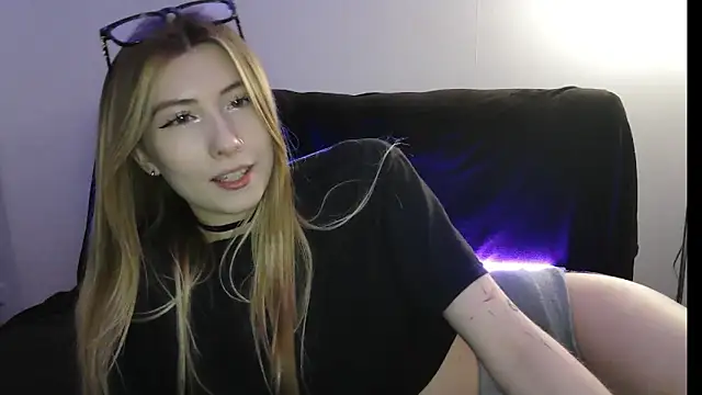 ErikaShyy Chat XXX in diretta