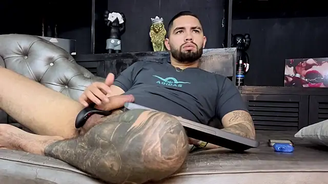 matteosantos: онлайн-секс-чат