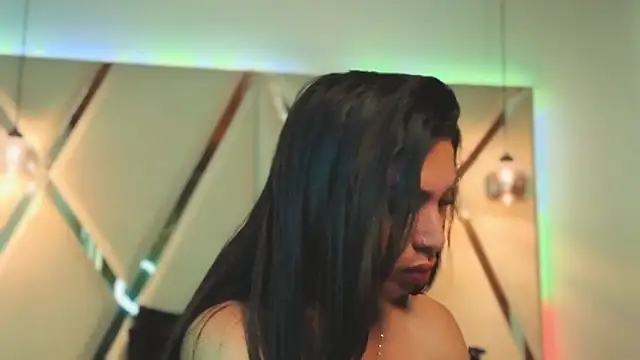 MeelFox Chat XXX live