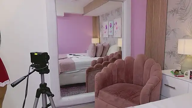 EmmaLeens Adlı Modelin Canlı XXX Sohbeti