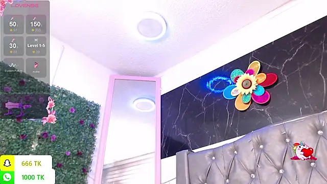 LAILAGUMMYのライブXXXチャット