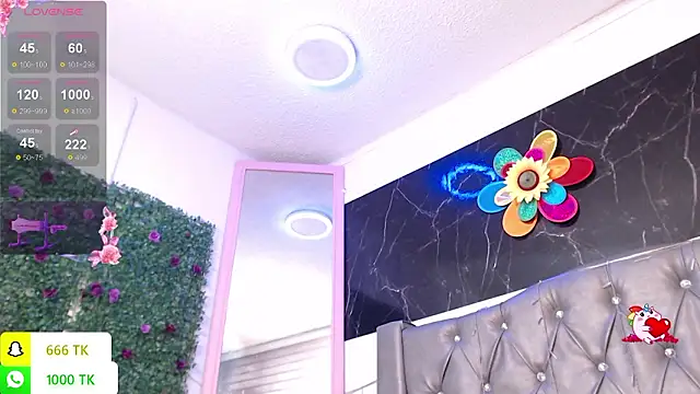 LAILAGUMMYのライブXXXチャット