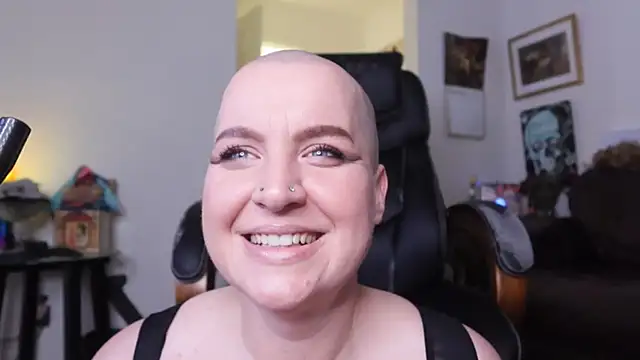 BellaBlueBBW Show in webcam