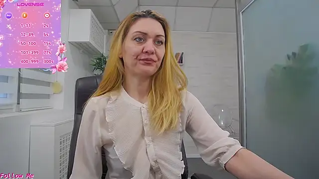 EllaMilf_: онлайн-секс-чат