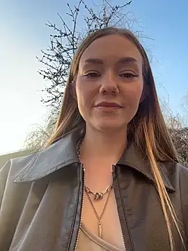 MilaMoone's Live XXX Chat