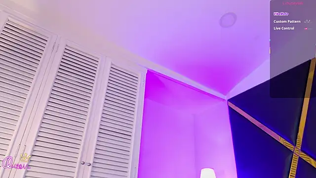 EmmaaCastro élő XXX-chatje