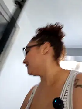 JuliRamirez 即時 XXX 聊天