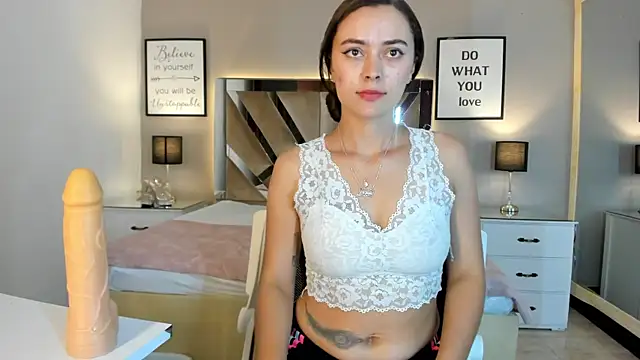 cellestehot: онлайн-секс-чат