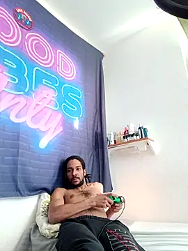 Chat +18 de Mikaaa97 ao vivo