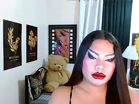 TSbrianaHugeCock 网络视讯表演