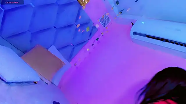 Daniiela_Ember Adlı Modelin Canlı XXX Sohbeti