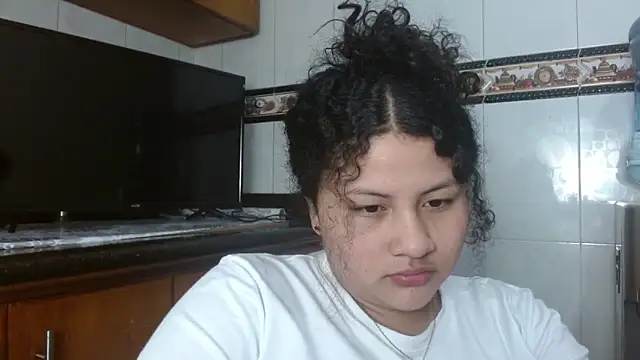 Baby_dirt élő XXX-chatje