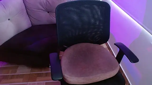 milfrousse 即時 XXX 聊天