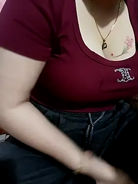 Emily-lonelyのライブXXXチャット