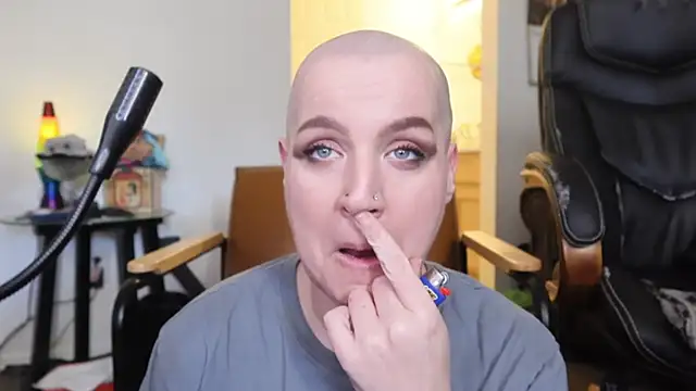 BellaBlueBBW's Webcam Show