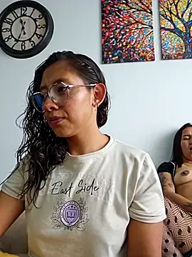 Chat +18 de Camila_Lopez1 ao vivo