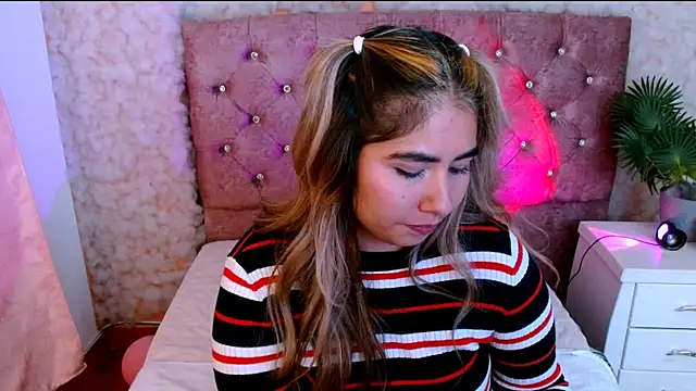 Chatroom XXX en direct de Sofiazaf_