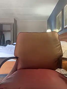 Stressreliever82: διαδικτυακό σόου στην κάμερα