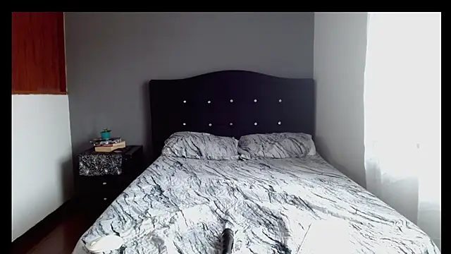 Emilia_1995's Live XXX Chat