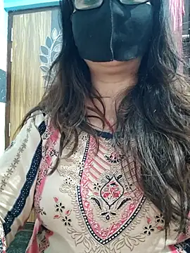 Aishwaryaa_69's Live XXX Chat