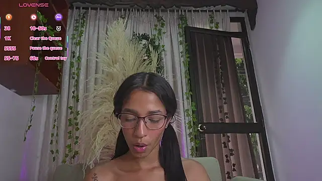 ScarletEvanss_ Adlı Modelin Canlı XXX Sohbeti