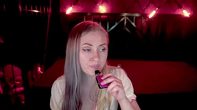 แชท XXX สดของ DramaQuenns