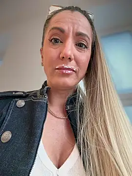 adya-aly Adlı Modelin Canlı XXX Sohbeti