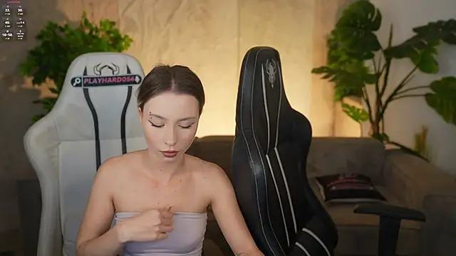 Chat XXX en directo de Charlotte_Dreams