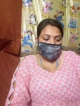 06Rozi: διαδικτυακό σόου στην κάμερα