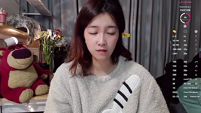 XueLi1902: онлайн-секс-чат